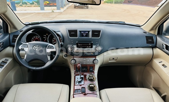 Sayi Sabo Toyota Highlander White Mota in Niamey a Niamey Sayi Sabo Toyota Highlander White Mota in Niamey a Niamey