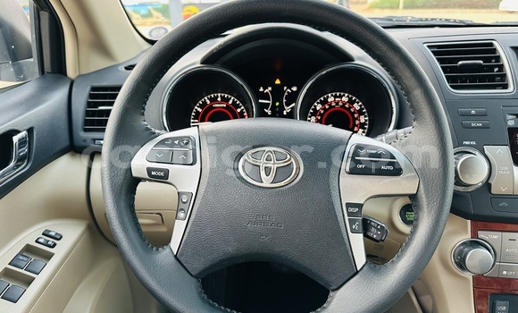 Sayi Sabo Toyota Highlander White Mota in Niamey a Niamey Sayi Sabo Toyota Highlander White Mota in Niamey a Niamey