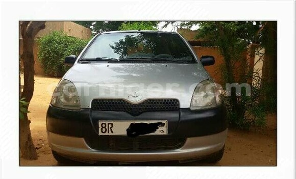 Sayi Na hannu Toyota Yaris Silver Mota in Niamey a Niamey Sayi Na hannu Toyota Yaris Silver Mota in Niamey a Niamey