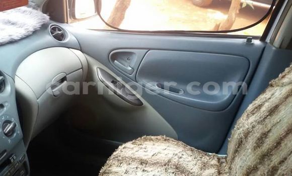Sayi Na hannu Toyota Yaris Silver Mota in Niamey a Niamey Sayi Na hannu Toyota Yaris Silver Mota in Niamey a Niamey