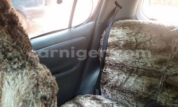 Sayi Na hannu Toyota Yaris Silver Mota in Niamey a Niamey Sayi Na hannu Toyota Yaris Silver Mota in Niamey a Niamey