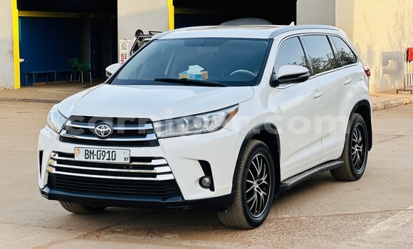 Sayi Na hannu Toyota Highlander White Mota in Niamey a Niamey Sayi Na hannu Toyota Highlander White Mota in Niamey a Niamey
