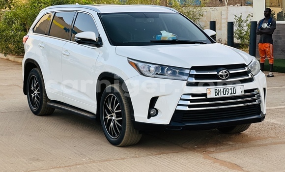 Sayi Na hannu Toyota Highlander White Mota in Niamey a Niamey Sayi Na hannu Toyota Highlander White Mota in Niamey a Niamey