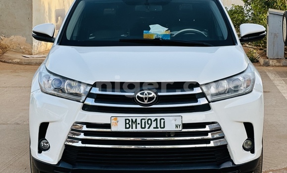 Sayi Na hannu Toyota Highlander White Mota in Niamey a Niamey Sayi Na hannu Toyota Highlander White Mota in Niamey a Niamey