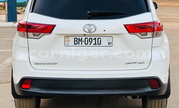 Sayi Na hannu Toyota Highlander White Mota in Niamey a Niamey Sayi Na hannu Toyota Highlander White Mota in Niamey a Niamey