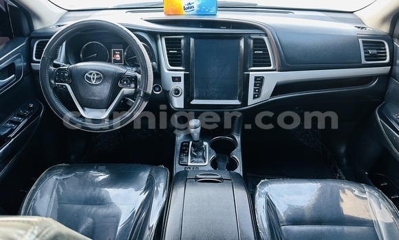 Sayi Na hannu Toyota Highlander White Mota in Niamey a Niamey Sayi Na hannu Toyota Highlander White Mota in Niamey a Niamey
