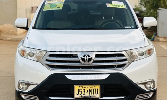 Buy New Toyota Highlander White Car in Niamey in Niamey Buy New Toyota Highlander White Car in Niamey in Niamey