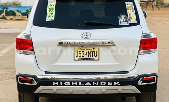Sayi Sabo Toyota Highlander White Mota in Niamey a Niamey Sayi Sabo Toyota Highlander White Mota in Niamey a Niamey