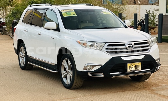 Sayi Sabo Toyota Highlander White Mota in Niamey a Niamey Sayi Sabo Toyota Highlander White Mota in Niamey a Niamey