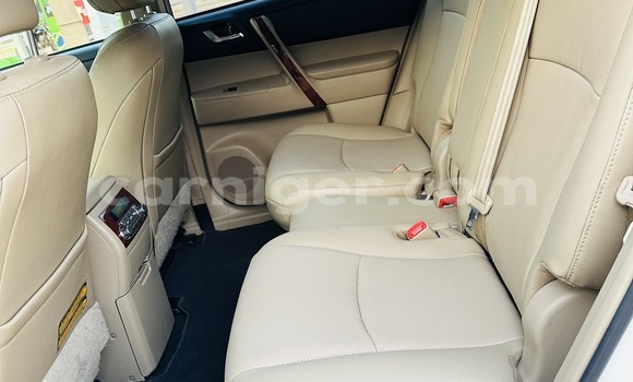 Sayi Sabo Toyota Highlander White Mota in Niamey a Niamey Sayi Sabo Toyota Highlander White Mota in Niamey a Niamey