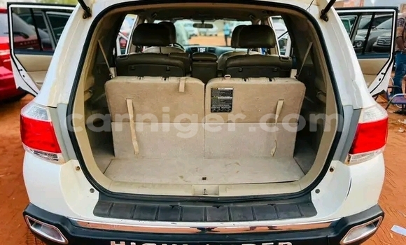 Sayi Na hannu Toyota Highlander White Mota in Niamey a Niamey Sayi Na hannu Toyota Highlander White Mota in Niamey a Niamey