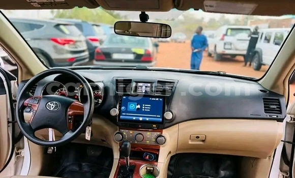 Sayi Na hannu Toyota Highlander White Mota in Niamey a Niamey Sayi Na hannu Toyota Highlander White Mota in Niamey a Niamey