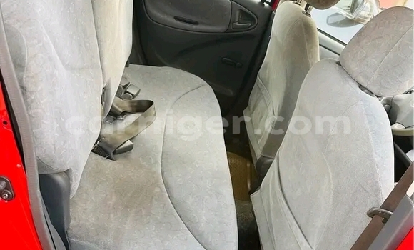 Sayi Na hannu Toyota Yaris White Mota in Niamey a Niamey Sayi Na hannu Toyota Yaris White Mota in Niamey a Niamey