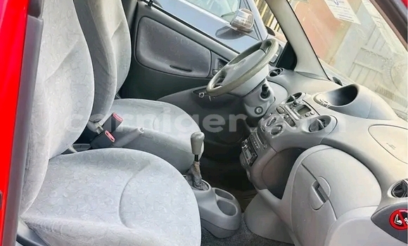 Sayi Na hannu Toyota Yaris White Mota in Niamey a Niamey Sayi Na hannu Toyota Yaris White Mota in Niamey a Niamey