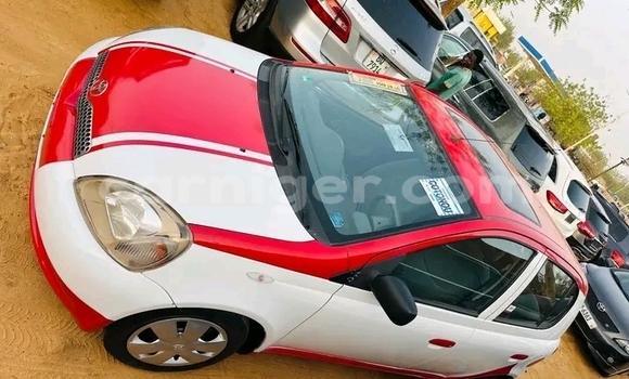 Sayi Na hannu Toyota Yaris White Mota in Niamey a Niamey Sayi Na hannu Toyota Yaris White Mota in Niamey a Niamey