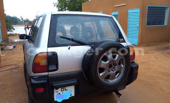 Sayi Na hannu Toyota RAV4 Silver Mota in Niamey a Niamey Sayi Na hannu Toyota RAV4 Silver Mota in Niamey a Niamey