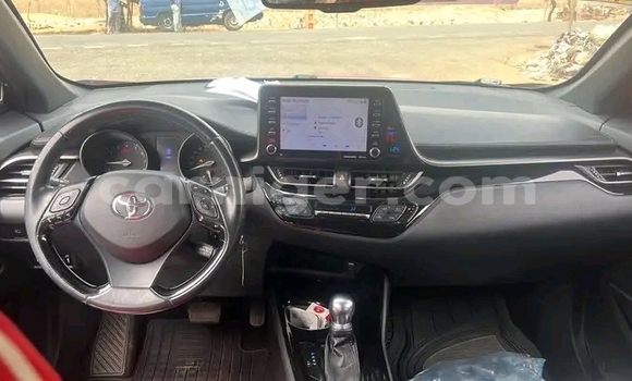 Acheter Occasion Voiture Toyota C-HR Rouge à Niamey, Niamey Acheter Occasion Voiture Toyota C-HR Rouge à Niamey, Niamey