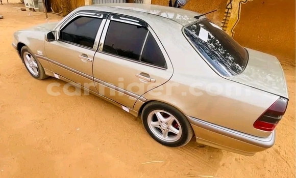 Sayi Na hannu Mercedes‒Benz CLA-klasse White Mota in Niamey a Niamey Sayi Na hannu Mercedes‒Benz CLA-klasse White Mota in Niamey a Niamey