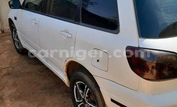 Sayi Na hannu Mitsubishi Outlander White Mota in Niamey a Niamey