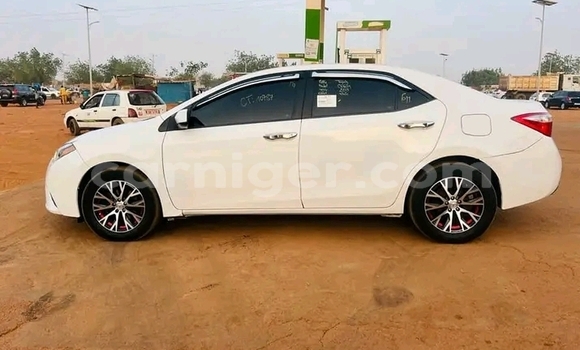 Sayi Na hannu Toyota Corolla White Mota in Gaya a Dosso Sayi Na hannu Toyota Corolla White Mota in Gaya a Dosso