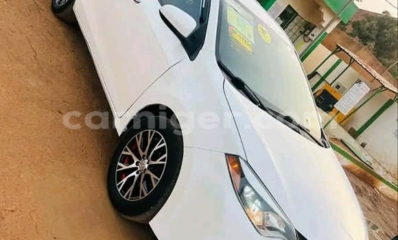 Sayi Na hannu Toyota Corolla White Mota in Gaya a Dosso Sayi Na hannu Toyota Corolla White Mota in Gaya a Dosso