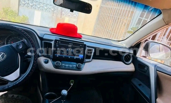 Sayi Na hannu Toyota RAV4 White Mota in Niamey a Niamey Sayi Na hannu Toyota RAV4 White Mota in Niamey a Niamey