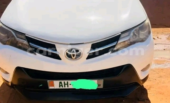 Sayi Na hannu Toyota RAV4 White Mota in Niamey a Niamey Sayi Na hannu Toyota RAV4 White Mota in Niamey a Niamey