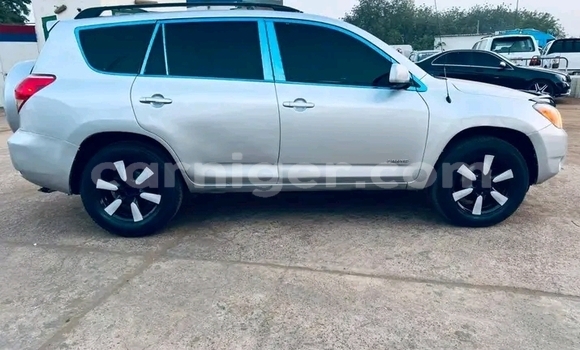 Acheter Occasion Voiture Toyota RAV4 Blanc à Niamey, Niamey Acheter Occasion Voiture Toyota RAV4 Blanc à Niamey, Niamey