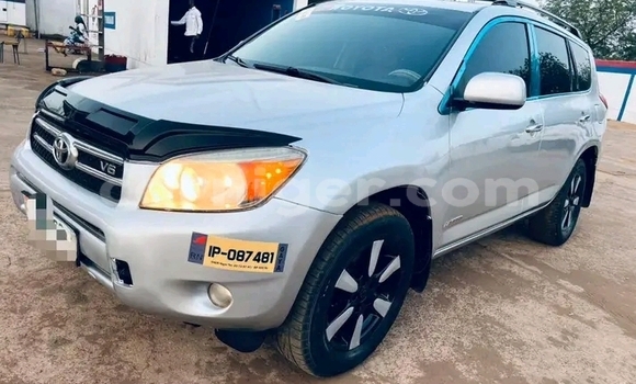 Sayi Na hannu Toyota RAV4 White Mota in Niamey a Niamey Sayi Na hannu Toyota RAV4 White Mota in Niamey a Niamey