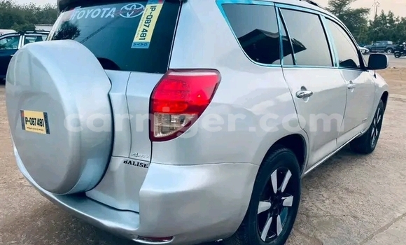 Sayi Na hannu Toyota RAV4 White Mota in Niamey a Niamey Sayi Na hannu Toyota RAV4 White Mota in Niamey a Niamey