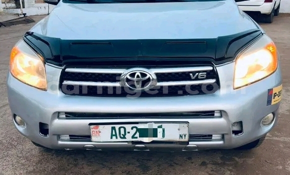 Sayi Na hannu Toyota RAV4 White Mota in Niamey a Niamey Sayi Na hannu Toyota RAV4 White Mota in Niamey a Niamey