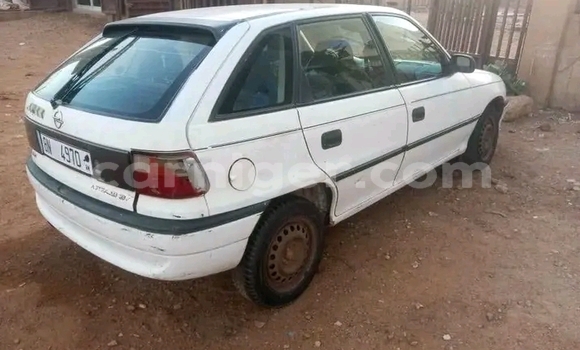 Sayi Na hannu Opel Speedster White Mota in Gaya a Dosso Sayi Na hannu Opel Speedster White Mota in Gaya a Dosso