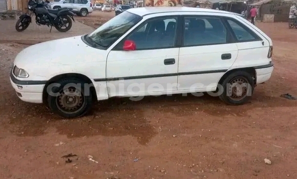 Sayi Na hannu Opel Speedster White Mota in Gaya a Dosso Sayi Na hannu Opel Speedster White Mota in Gaya a Dosso