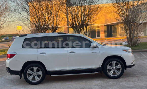 Acheter Occasion Voiture Toyota Highlander Blanc à Niamey, Niamey Acheter Occasion Voiture Toyota Highlander Blanc à Niamey, Niamey