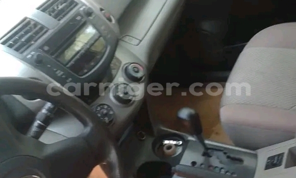 Sayi Na hannu Toyota RAV4 White Mota in Niamey a Niamey Sayi Na hannu Toyota RAV4 White Mota in Niamey a Niamey