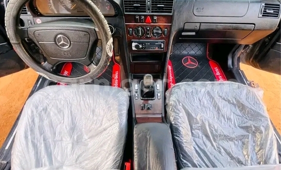 Sayi Na hannu Mercedes‒Benz C–Class Black Mota in Niamey a Niamey Sayi Na hannu Mercedes‒Benz C–Class Black Mota in Niamey a Niamey