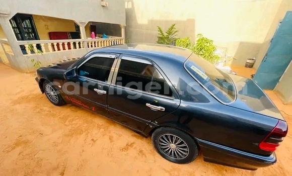 Sayi Na hannu Mercedes‒Benz C–Class Black Mota in Niamey a Niamey Sayi Na hannu Mercedes‒Benz C–Class Black Mota in Niamey a Niamey