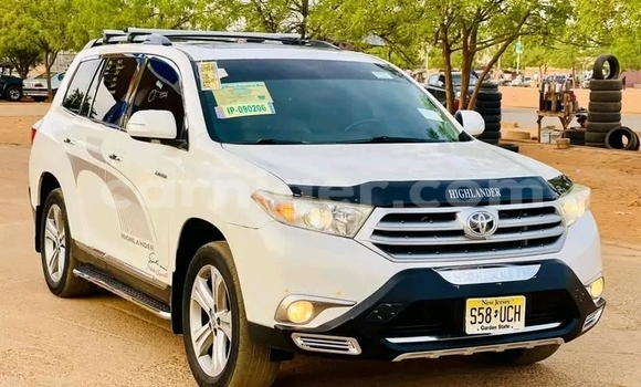 Buy Used Toyota Highlander White Car in Niamey in Niamey Buy Used Toyota Highlander White Car in Niamey in Niamey