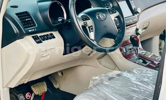 Buy Used Toyota Highlander White Car in Niamey in Niamey Buy Used Toyota Highlander White Car in Niamey in Niamey
