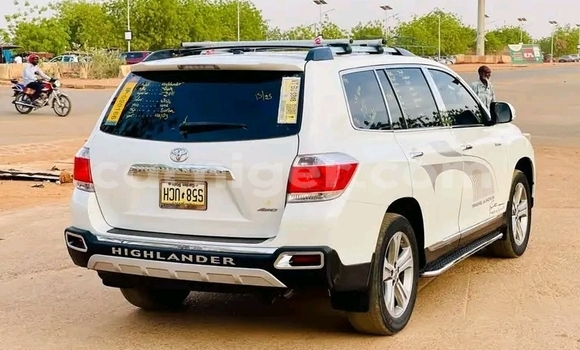 Buy Used Toyota Highlander White Car in Niamey in Niamey Buy Used Toyota Highlander White Car in Niamey in Niamey