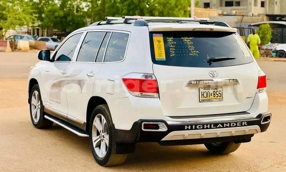 Buy Used Toyota Highlander White Car in Niamey in Niamey Buy Used Toyota Highlander White Car in Niamey in Niamey
