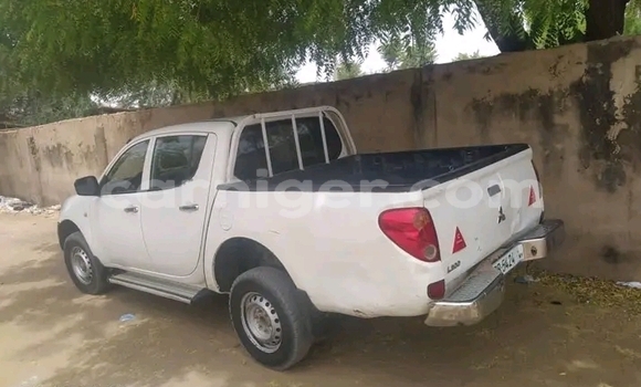 Buy Used Mitsubishi Eclipse White Car in Niamey in Niamey Buy Used Mitsubishi Eclipse White Car in Niamey in Niamey