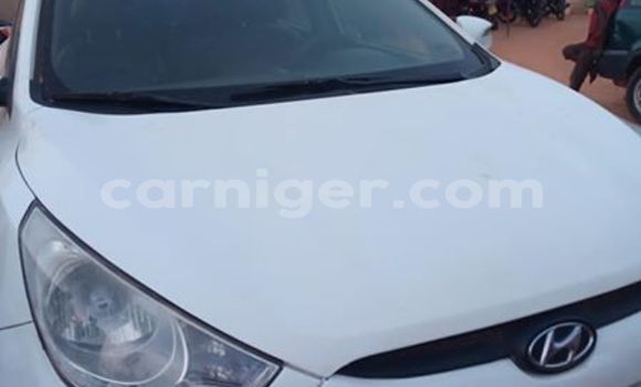 Buy Used Hyundai ix35 White Car in Niamey in Niamey