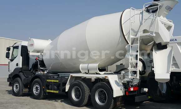 Sayi Na hannu Renault PJ White Babbar mota in Niamey a Niamey Sayi Na hannu Renault PJ White Babbar mota in Niamey a Niamey