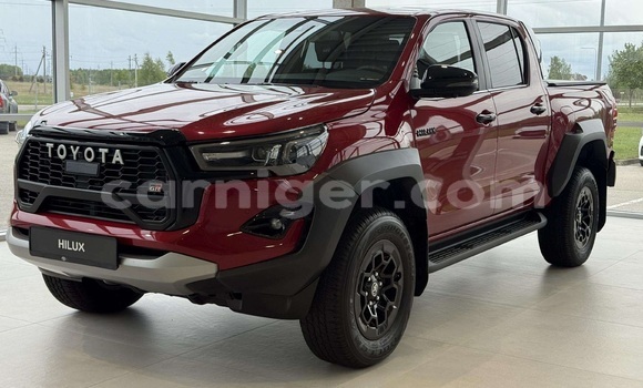 اشتري مستعمل Toyota Hilux Red سيارة في نيامي في نيامي