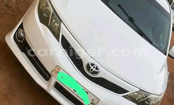 Sayi Na hannu Toyota Camry White Mota in Niamey a Niamey Sayi Na hannu Toyota Camry White Mota in Niamey a Niamey