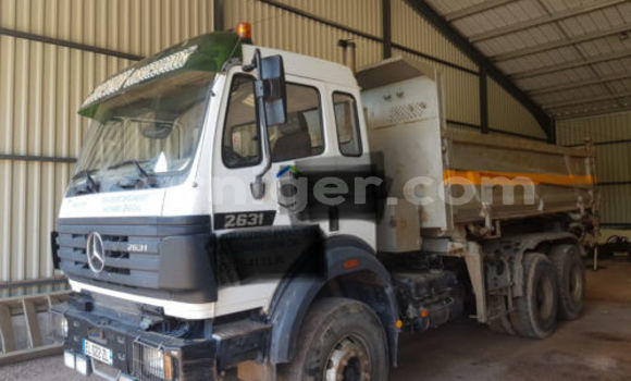 Buy Used Mercedes‒Benz Truck Silver Truck in Agadez in Agadez