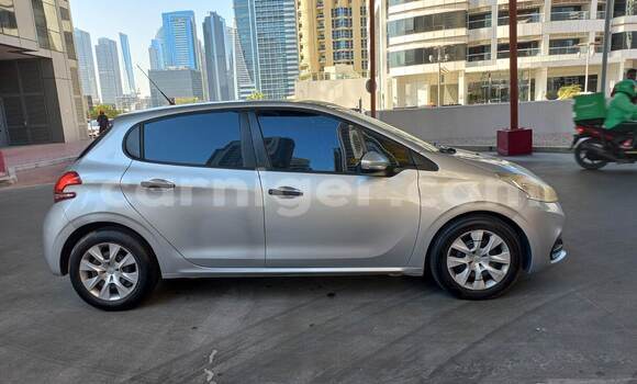 اشتري مستعمل Peugeot 208 Silver سيارة في نيامي في نيامي اشتري مستعمل Peugeot 208 Silver سيارة في نيامي في نيامي