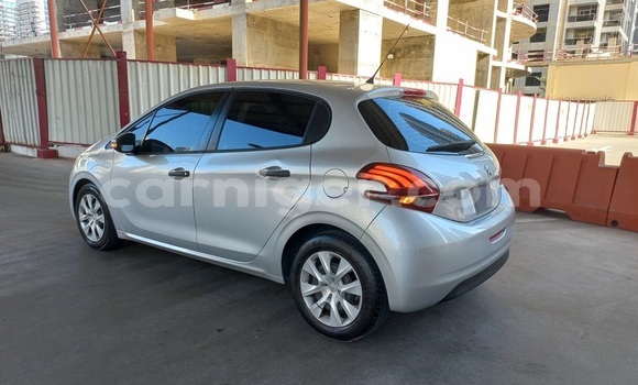 اشتري مستعمل Peugeot 208 Silver سيارة في نيامي في نيامي اشتري مستعمل Peugeot 208 Silver سيارة في نيامي في نيامي