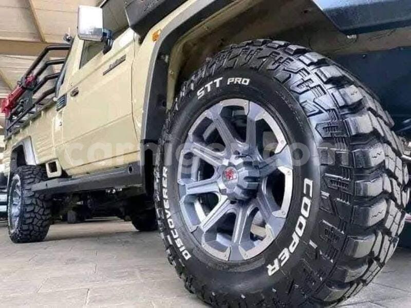 Big with watermark toyota land cruiser dosso region gaya 8461